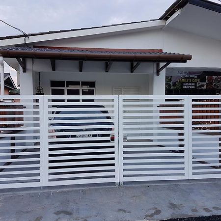 Ummi Guesthouse Дунгун Екстериор снимка
