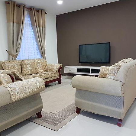Ummi Guesthouse Дунгун Екстериор снимка